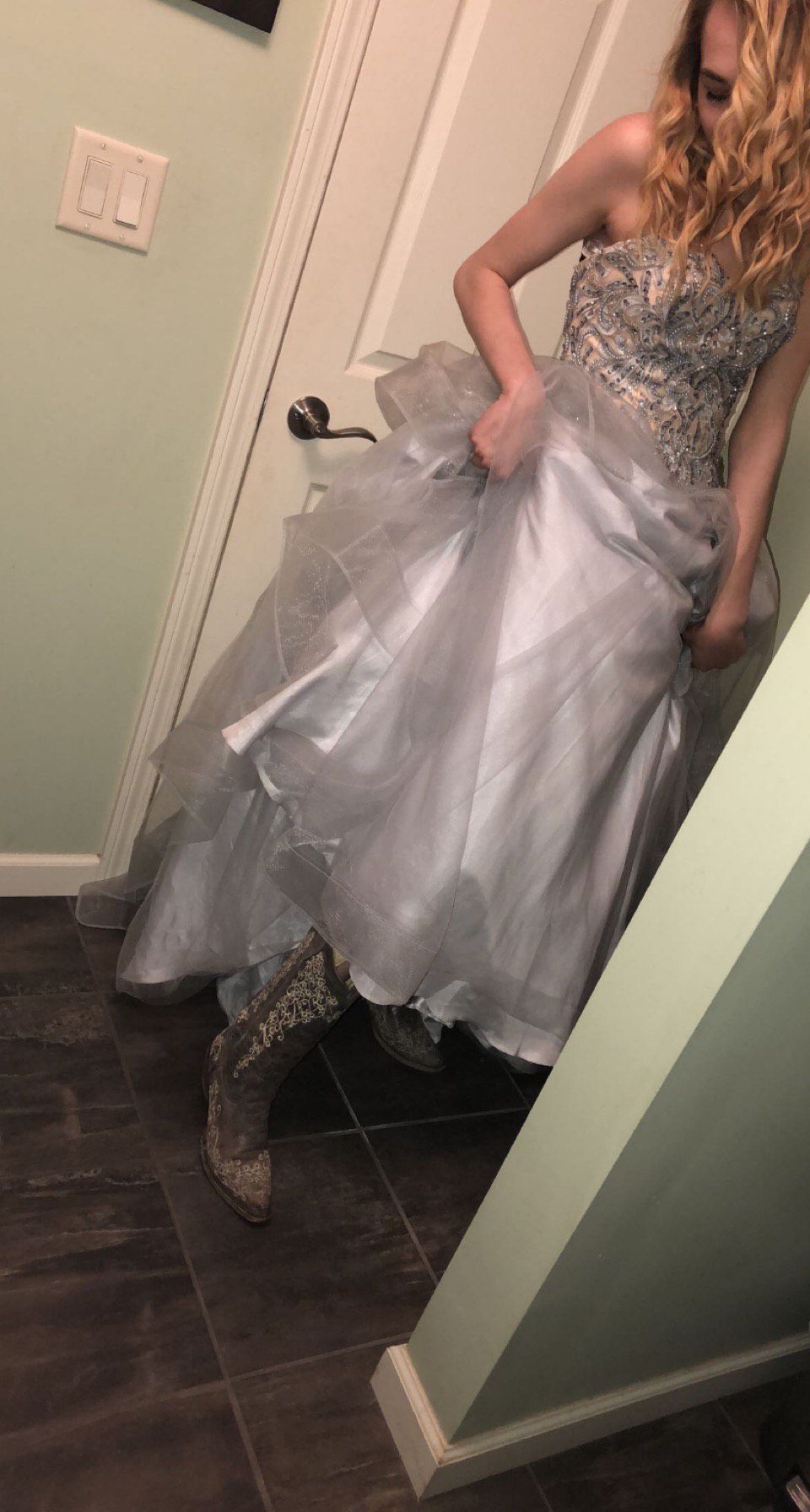 Size 0 Prom White Dress With Train on Queenly