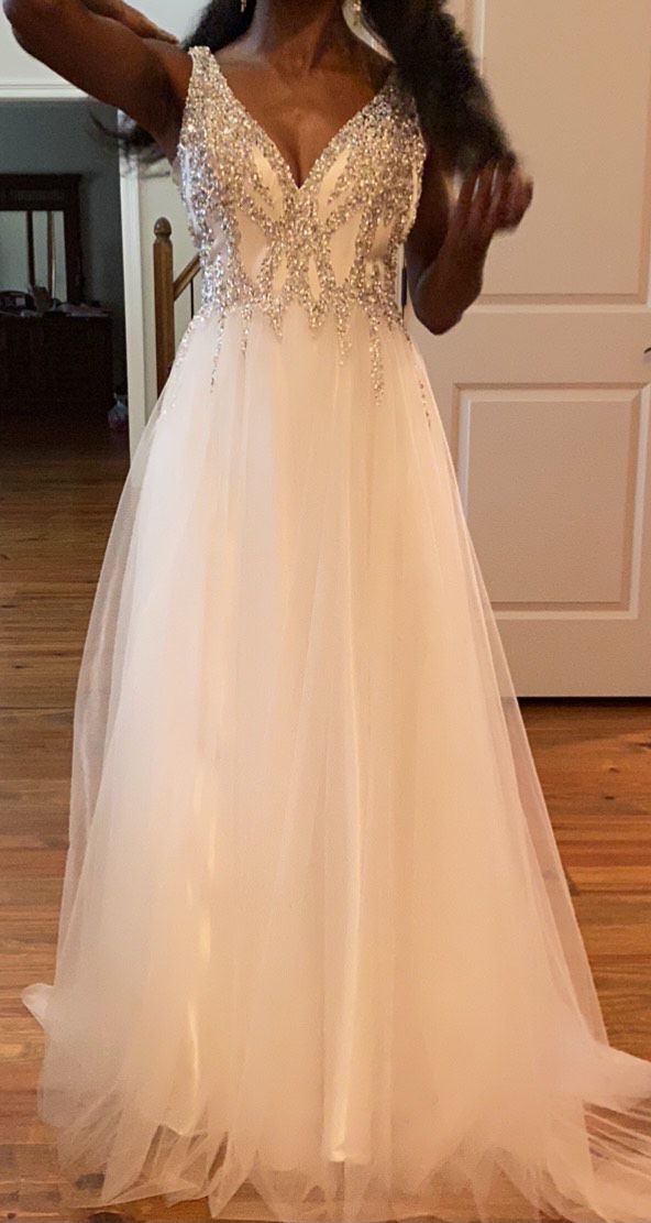 Size 2 Wedding Plunge White Ball Gown on Queenly