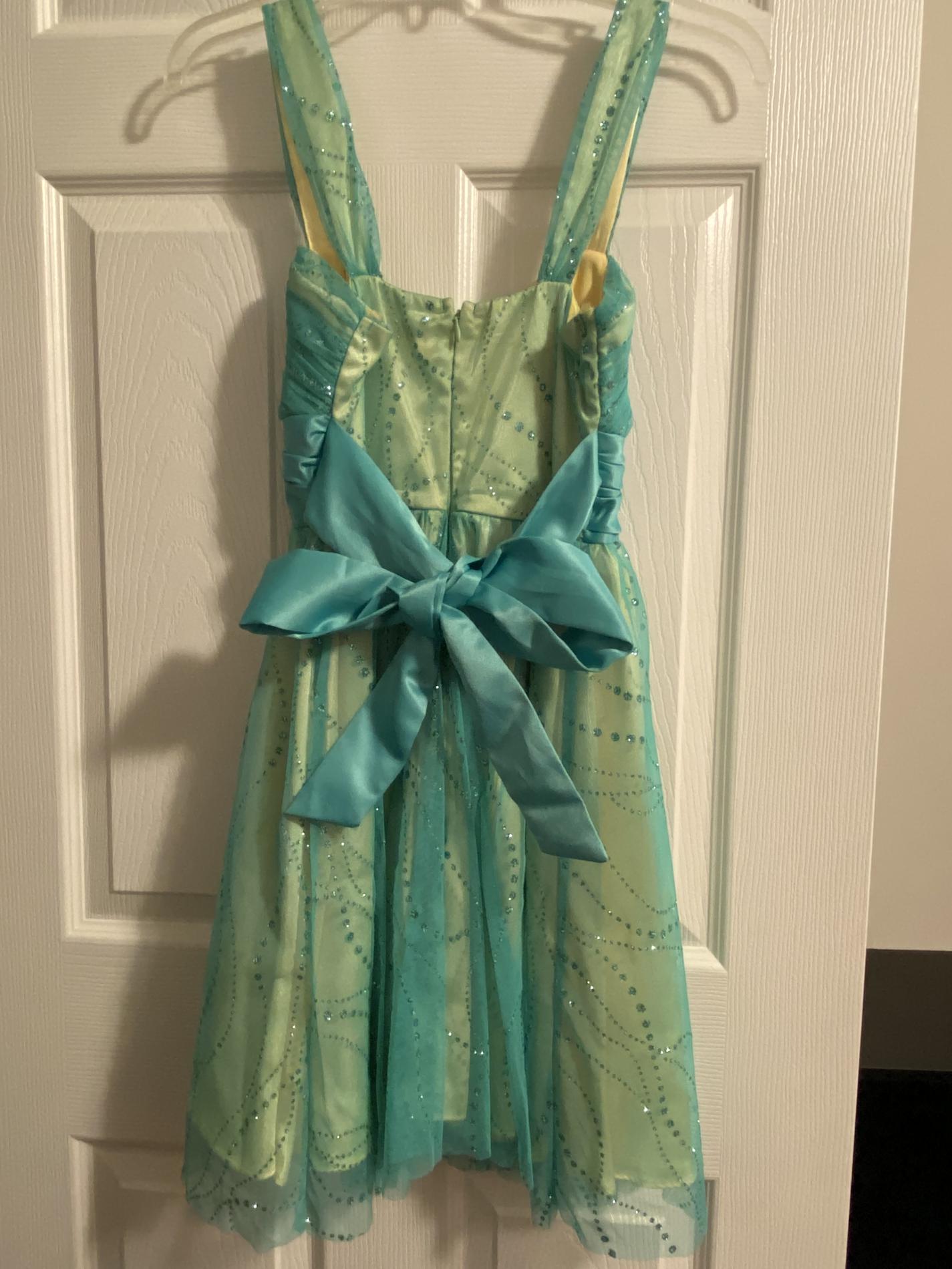 Size 0 Multicolor Cocktail Dress on Queenly