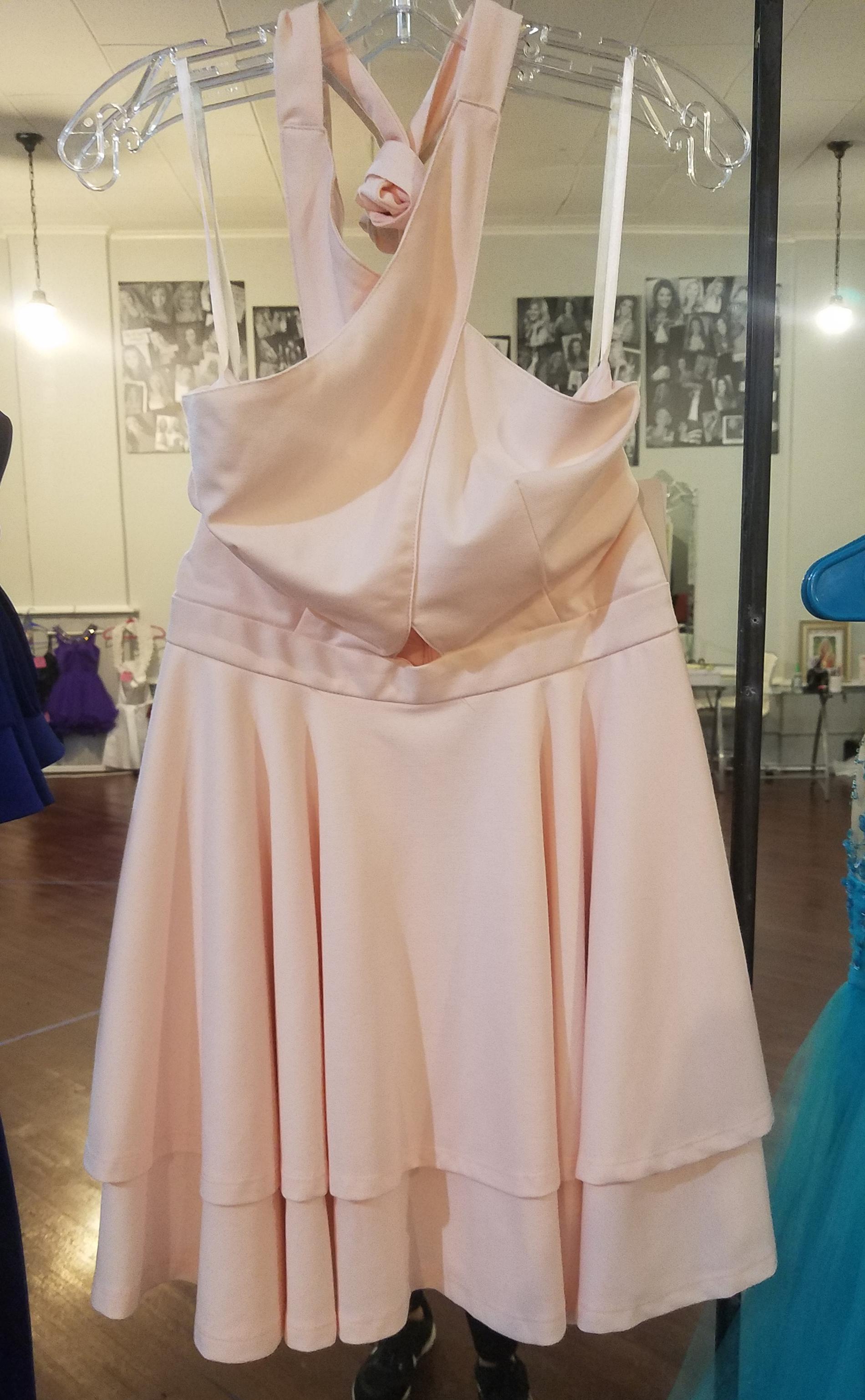 Size 2 Homecoming Halter Light Pink Cocktail Dress on Queenly