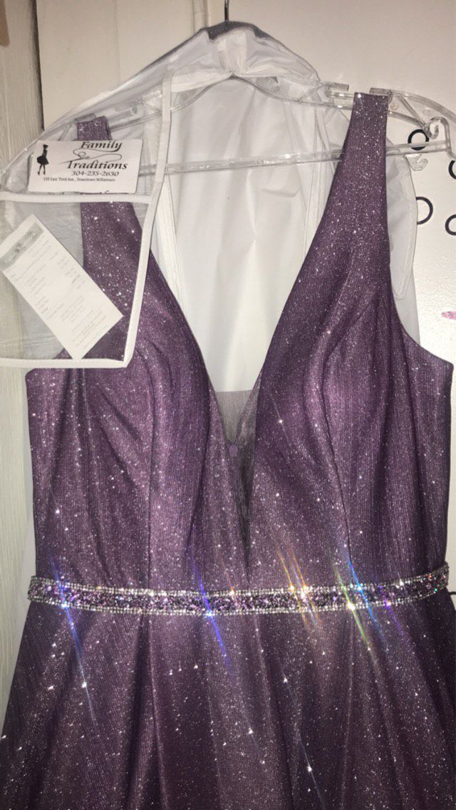 Size 10 Prom Plunge Purple Ball Gown on Queenly
