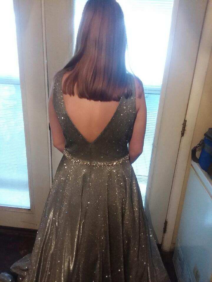 Size 6 Prom Silver Dress With Train on Queenly