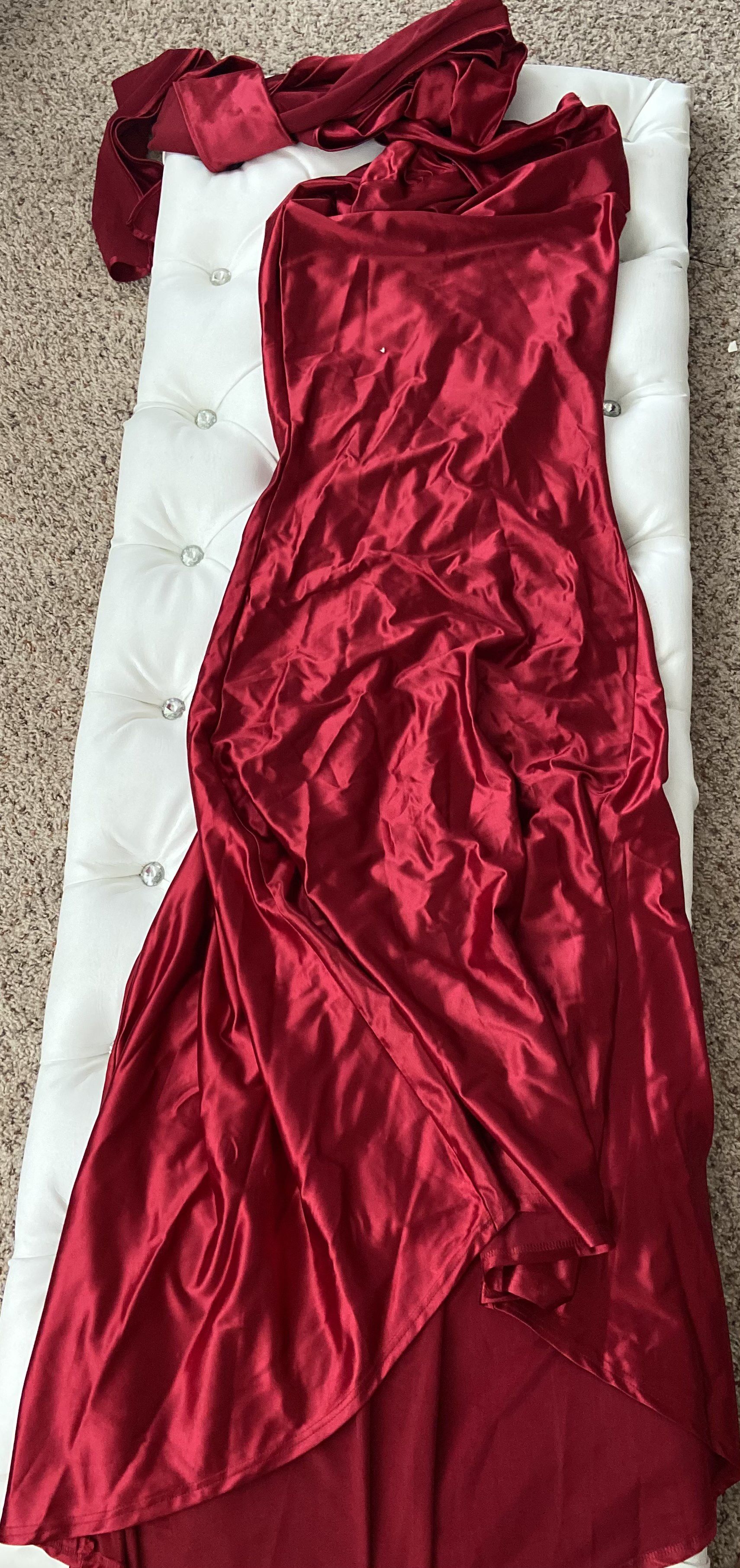 Size 8 Prom Plunge Satin Red Ball Gown on Queenly
