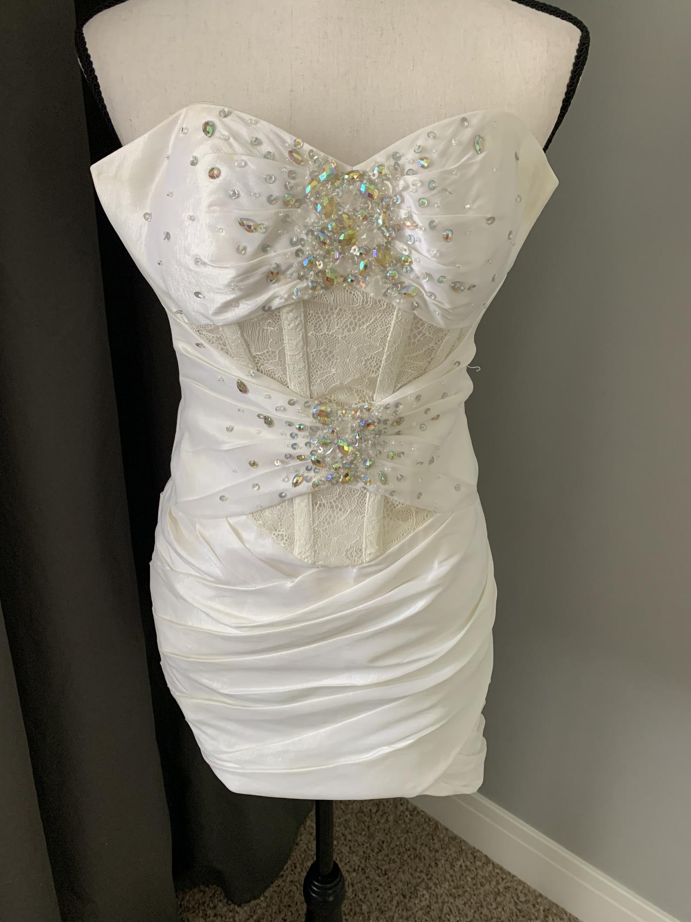 Size 2 Nightclub White Cocktail Dress on Queenly