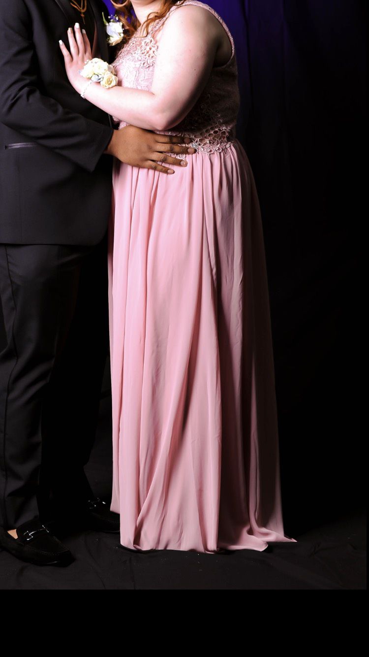 Plus Size 18 Prom Light Pink Floor Length Maxi on Queenly