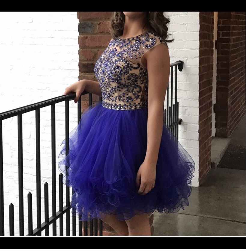 Size 4 Prom Blue Cocktail Dress on Queenly