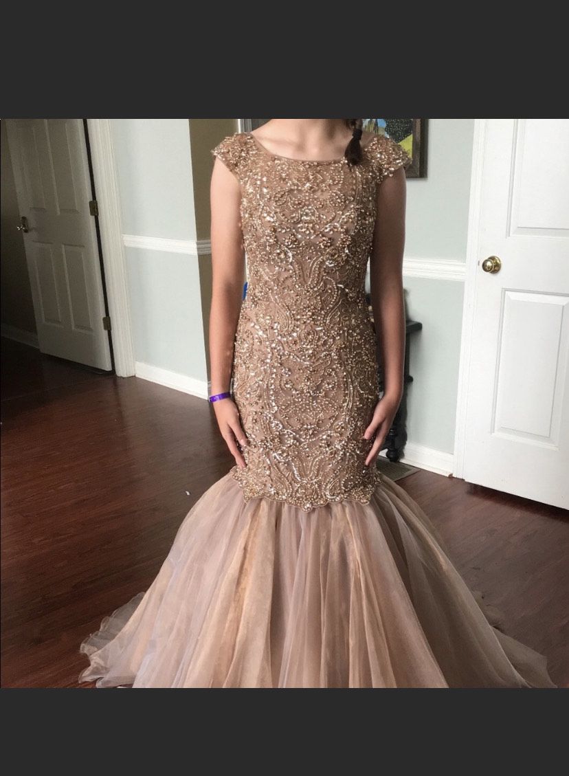 Sherri Hill Size 0 Prom Sequined Nude Mermaid Dress on Queenly