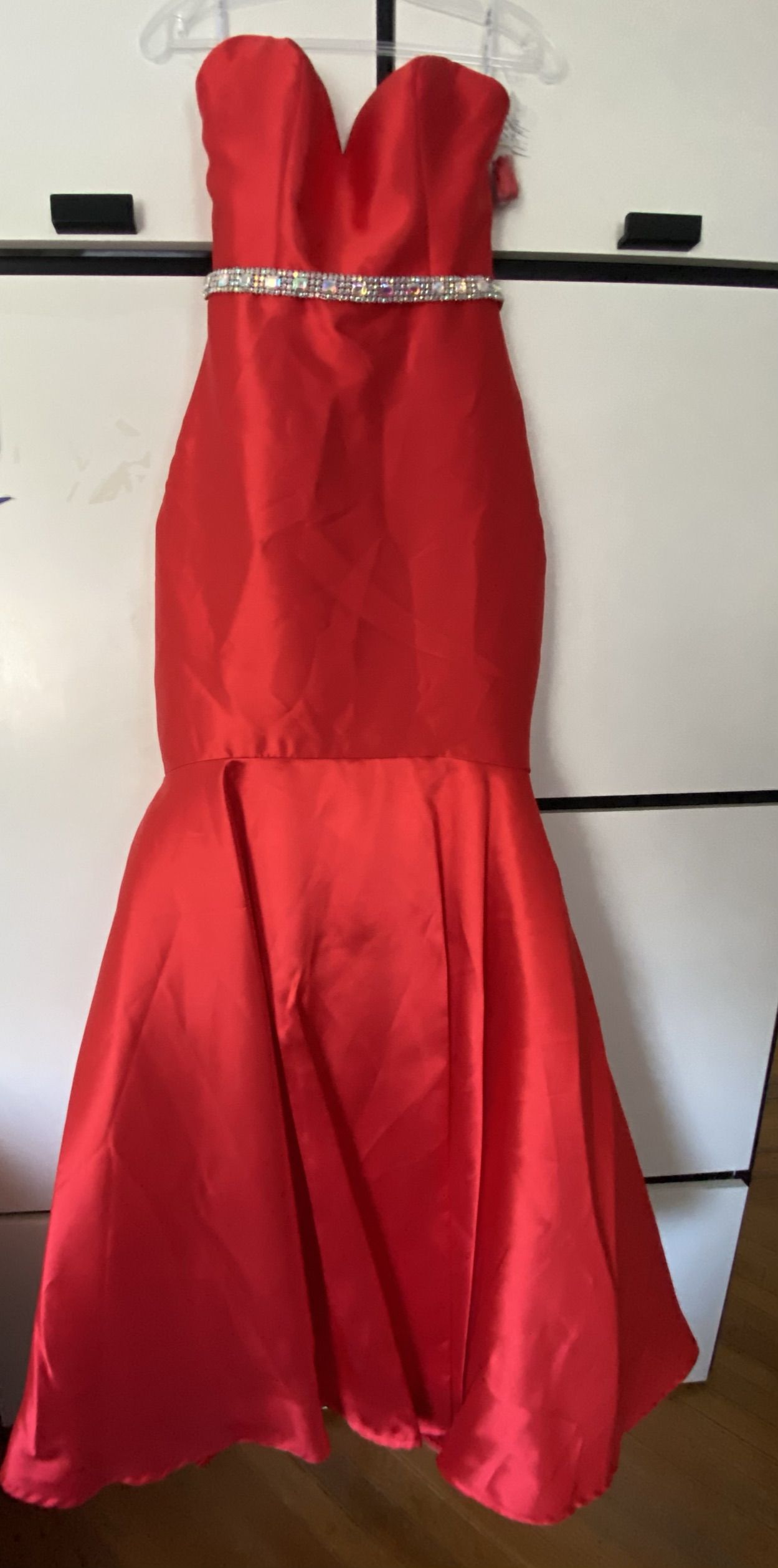 Size 6 Prom Strapless Satin Red Mermaid Dress on Queenly