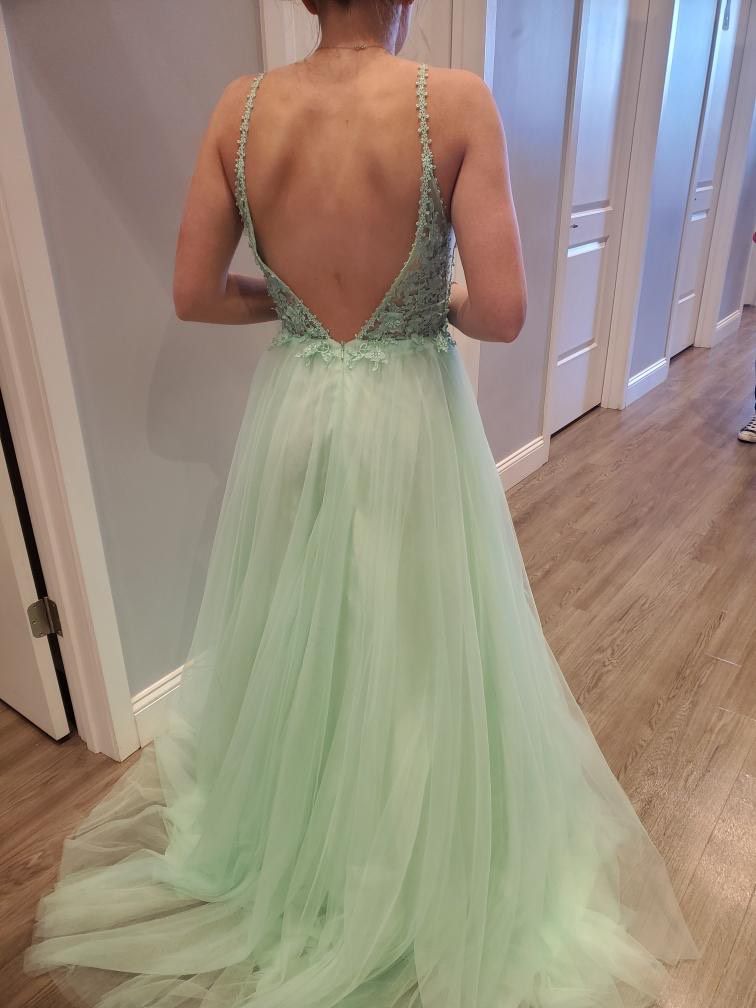Size 2 Prom Plunge Light Green Dress With Train on Queenly
