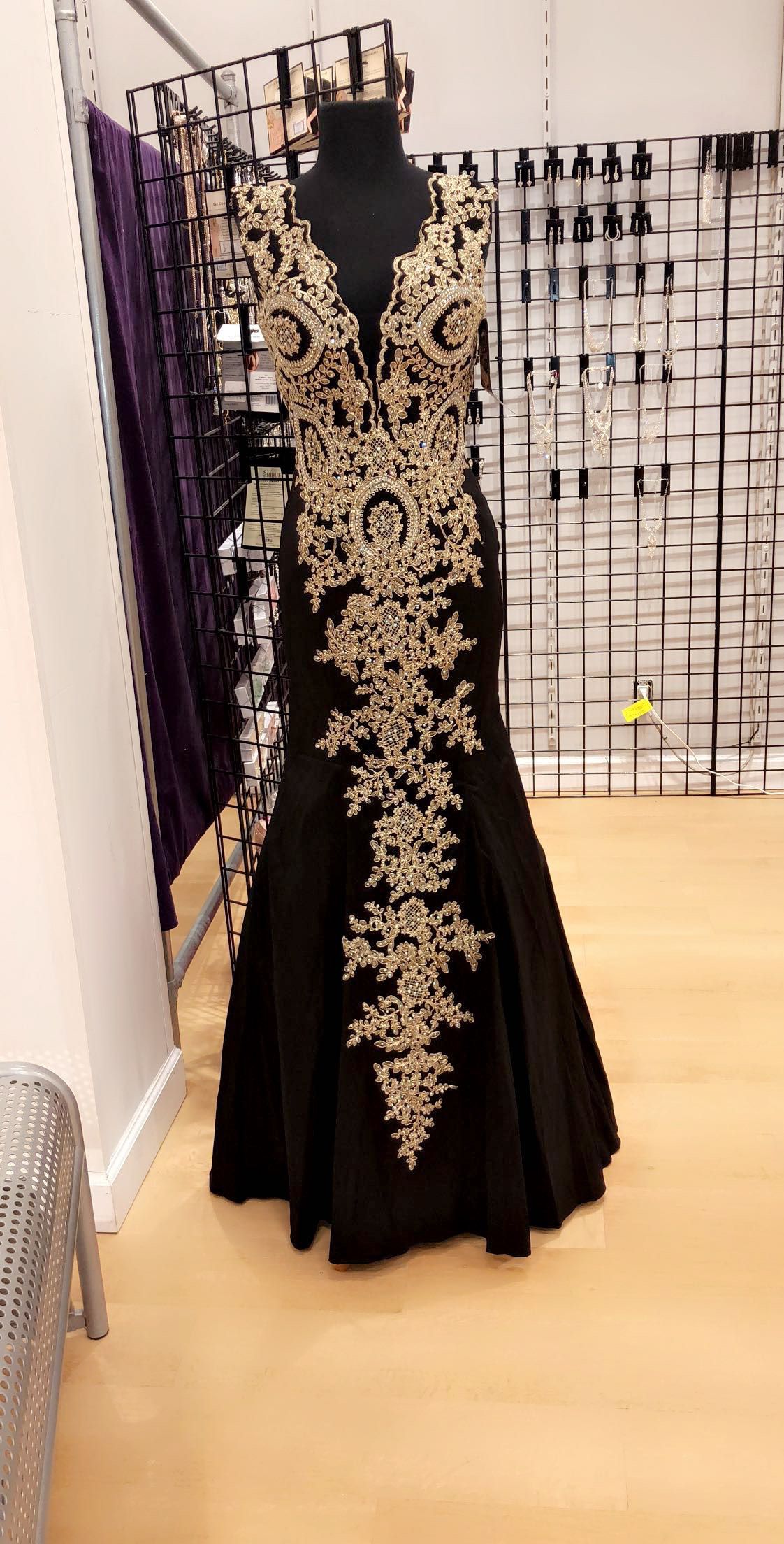 Size 2 Prom Off The Shoulder Black Mermaid Dress on Queenly