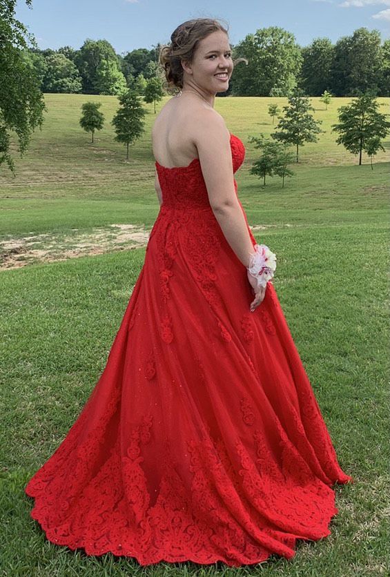 Size 10 Prom Strapless Red Ball Gown on Queenly