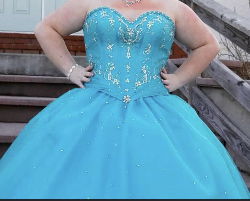 Plus Size 16 Prom Blue Ball Gown on Queenly