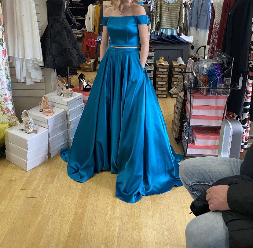 Size 2 Prom Blue Ball Gown on Queenly