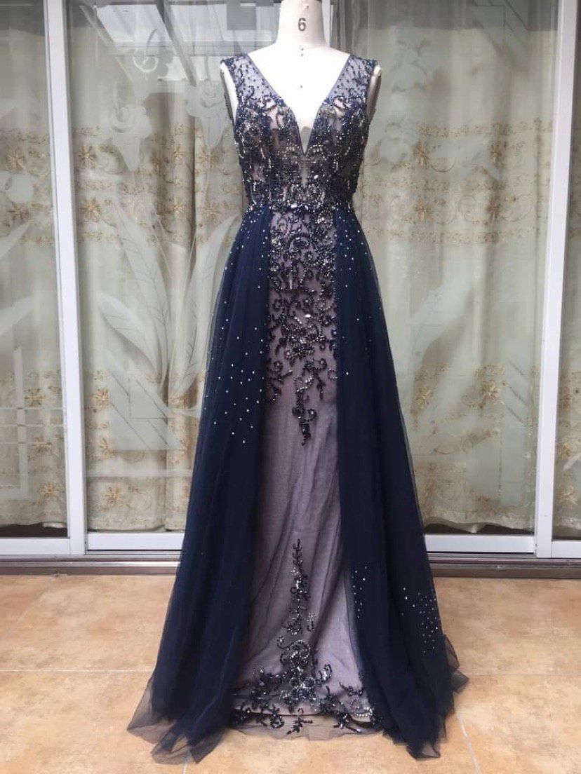 Size 6 Prom Plunge Sequined Navy Blue Dress With Train on Queenly