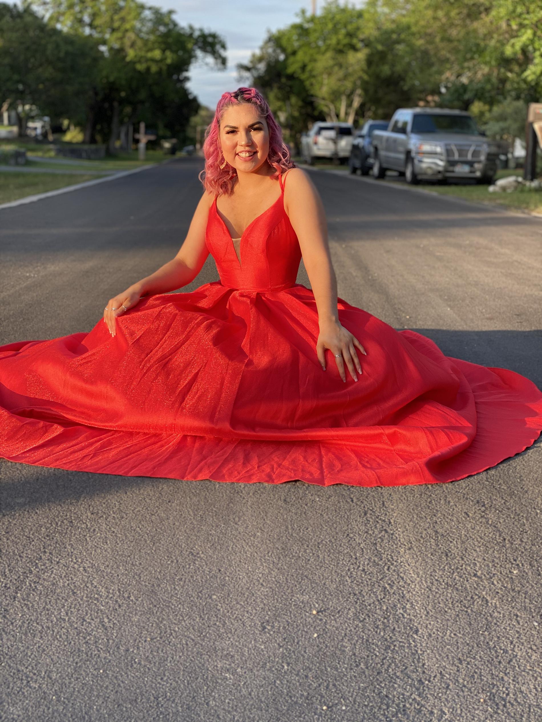Size 6 Prom Plunge Red Ball Gown on Queenly