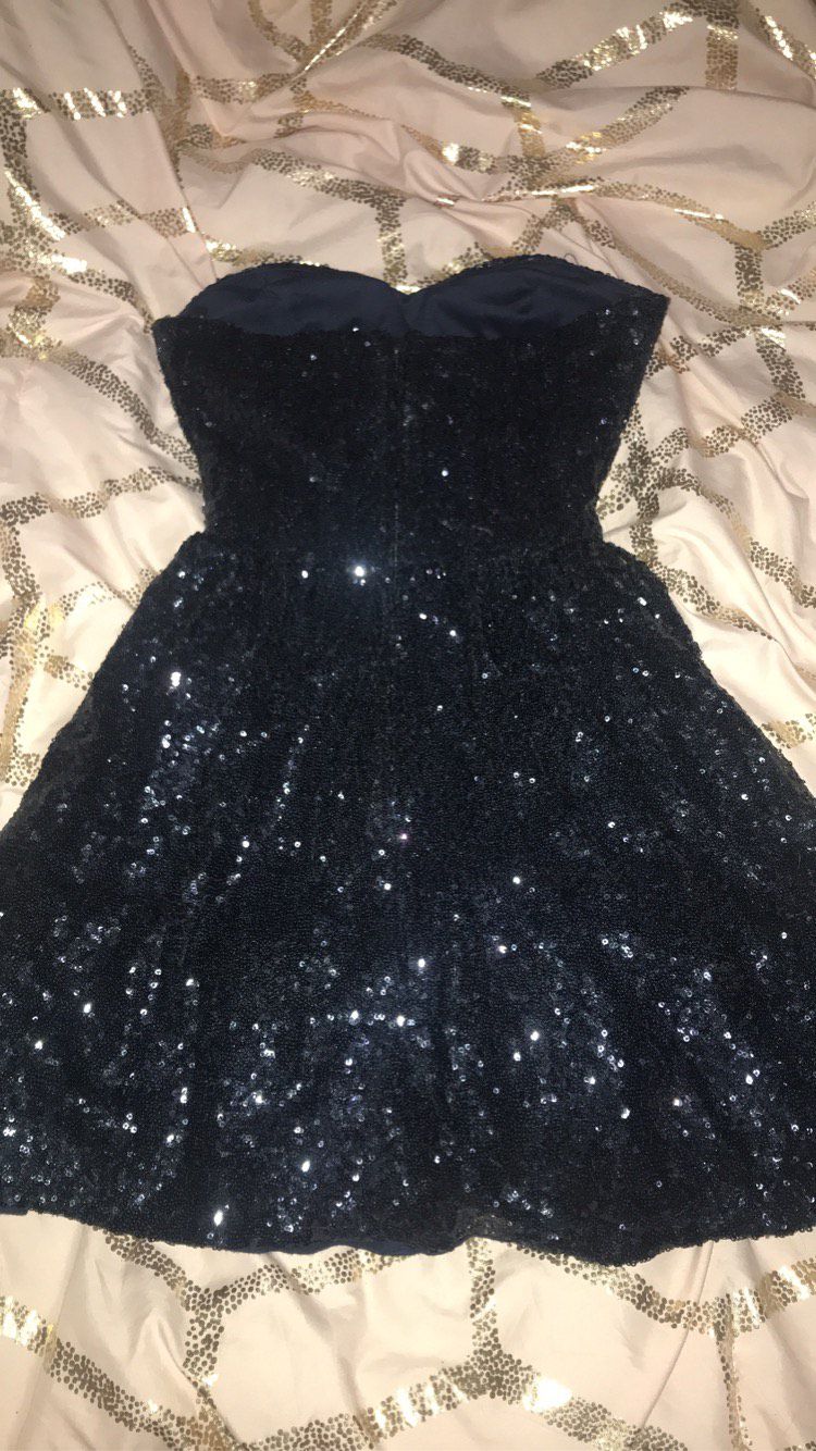 B. Darlin Blue Size 0 Shiny Strapless Cocktail Dress on Queenly
