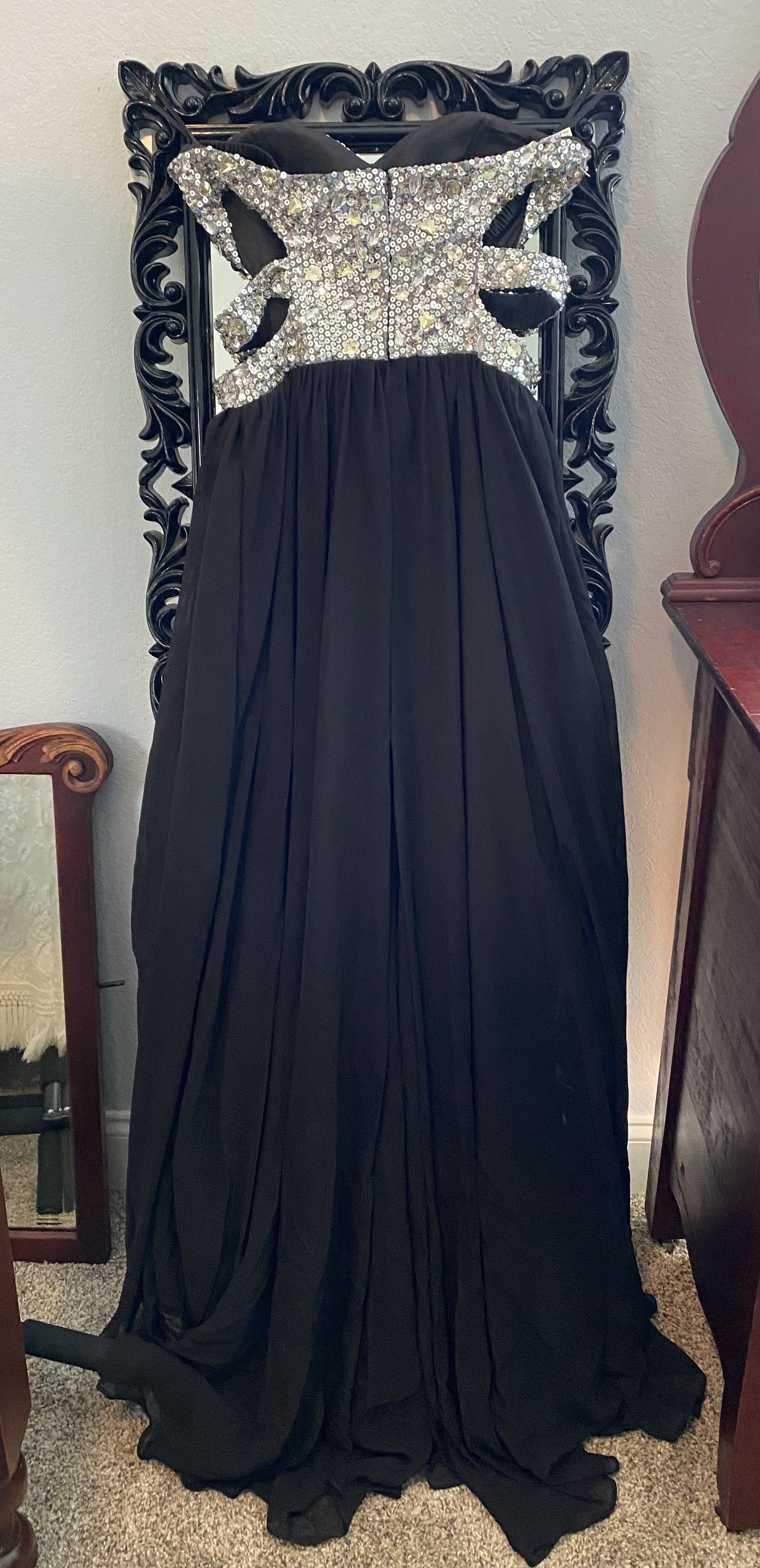 Size 10 Prom Strapless Black Floor Length Maxi on Queenly