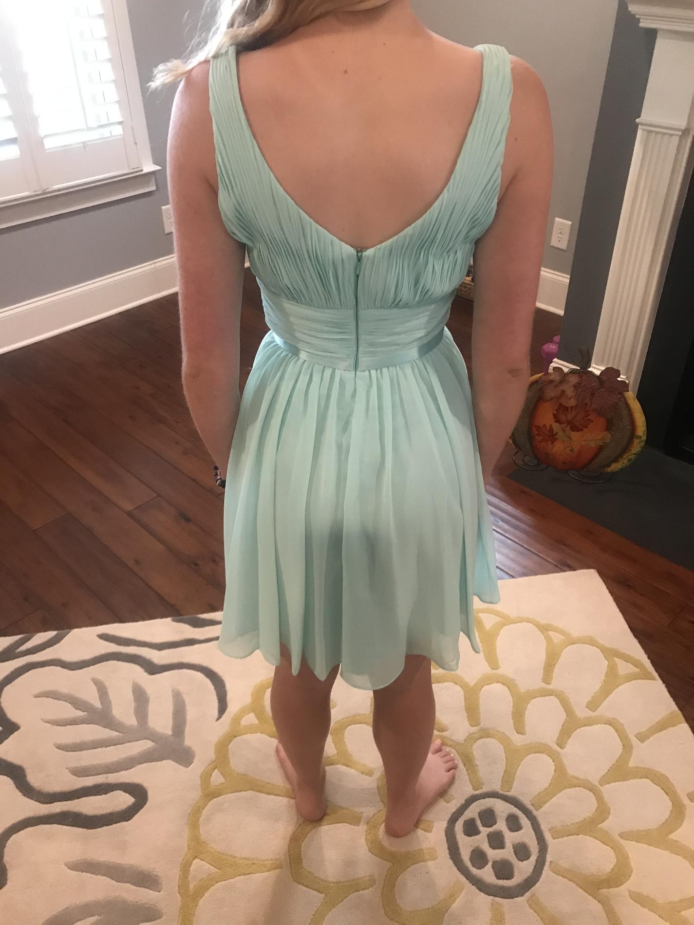 Narianna Size 2 Homecoming Plunge Light Green Cocktail Dress on Queenly