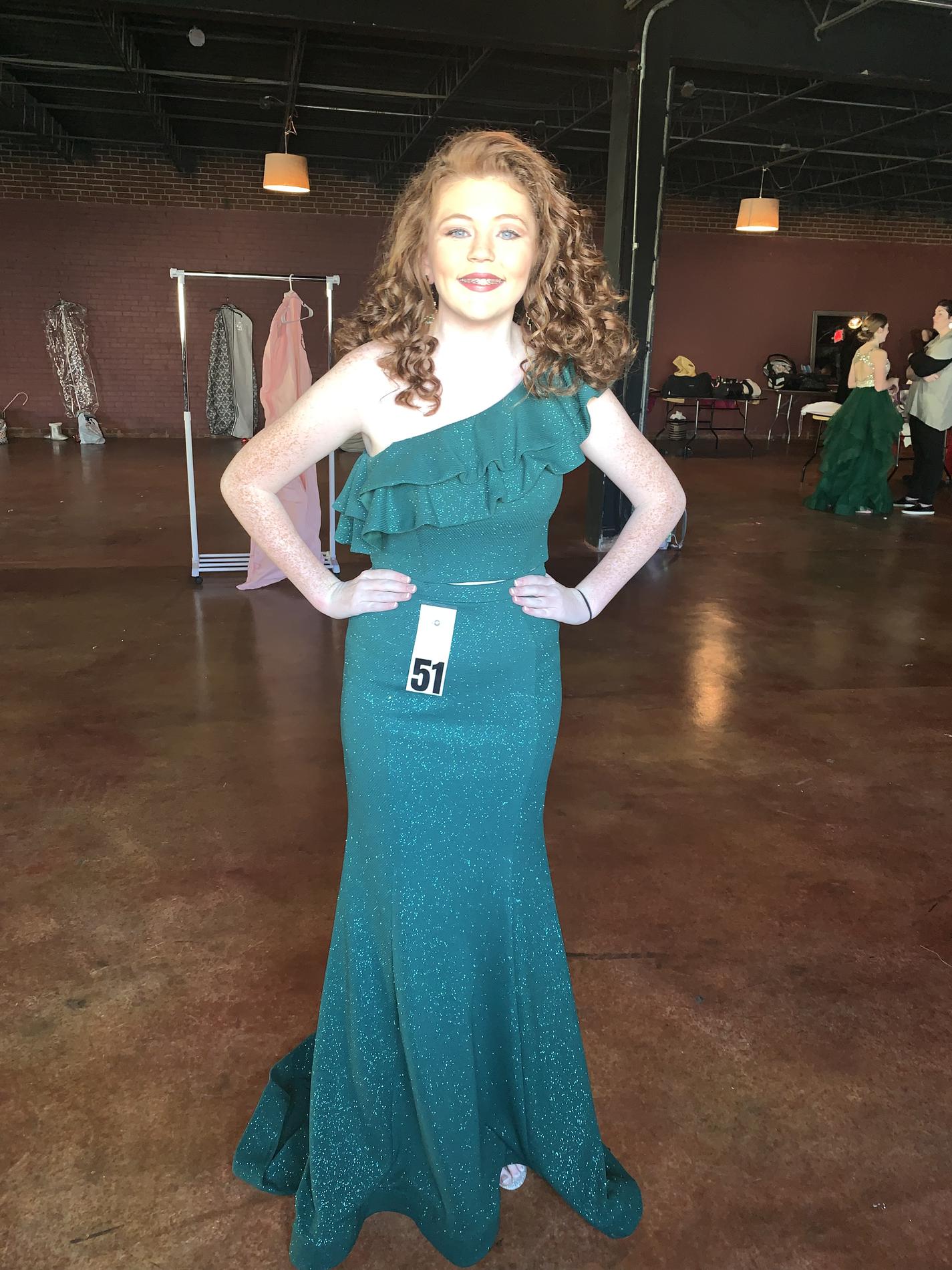 Size 4 Prom Emerald Green Floor Length Maxi on Queenly