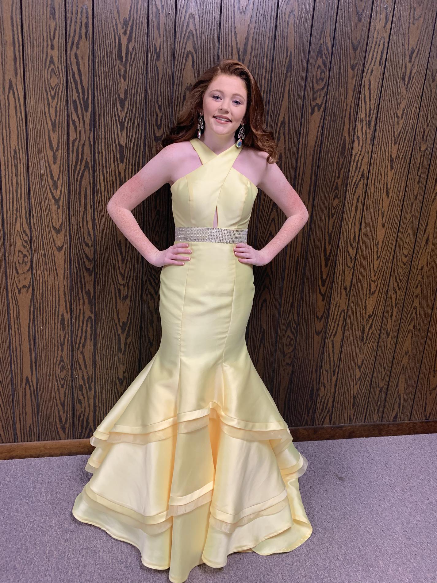 Size 4 Prom Halter Satin Yellow Dress With Train on Queenly