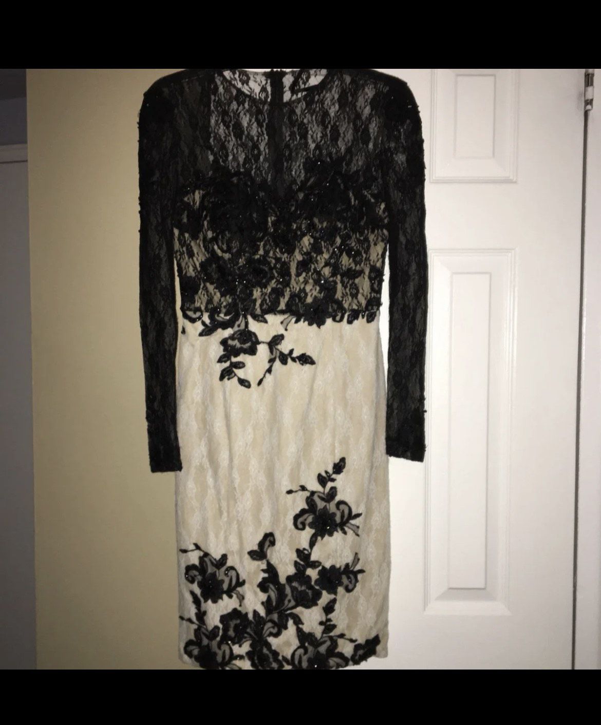 Size 4 Lace White Floor Length Maxi on Queenly