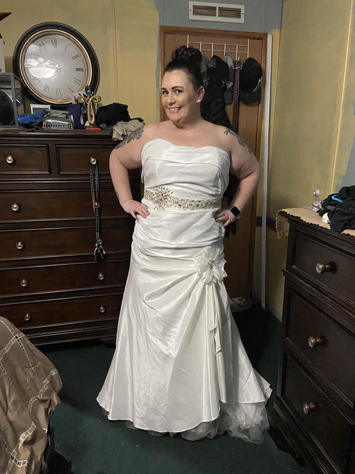 Plus Size 22 Wedding White Mermaid Dress on Queenly
