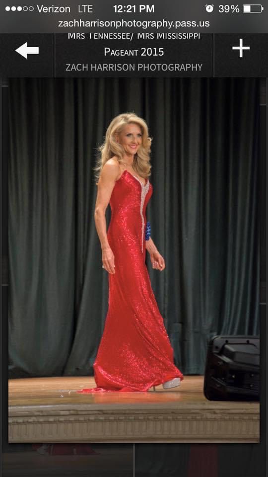 Size 2 Prom Plunge Sequined Red Side Slit Dress on Queenly