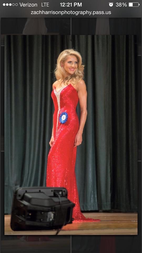 Size 2 Prom Plunge Sequined Red Side Slit Dress on Queenly