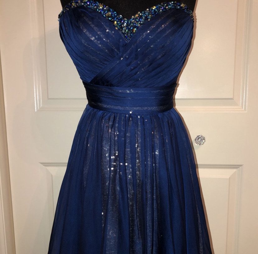 La Femme Size 8 Homecoming Navy Blue Cocktail Dress on Queenly