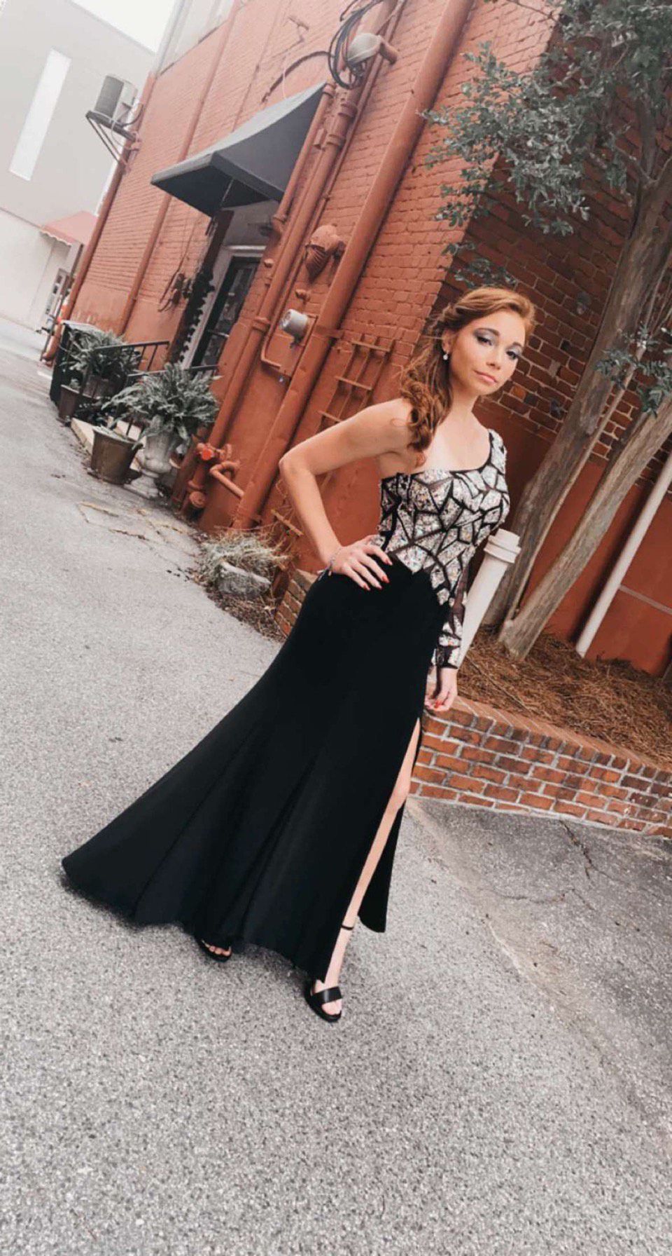 Size 2 Prom Long Sleeve Black Mermaid Dress on Queenly