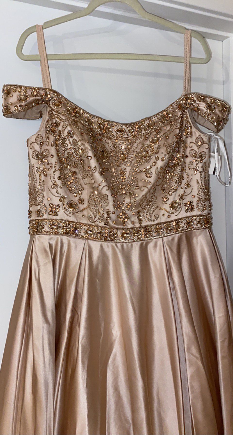 Size 14 Prom Off The Shoulder Satin Gold Ball Gown on Queenly