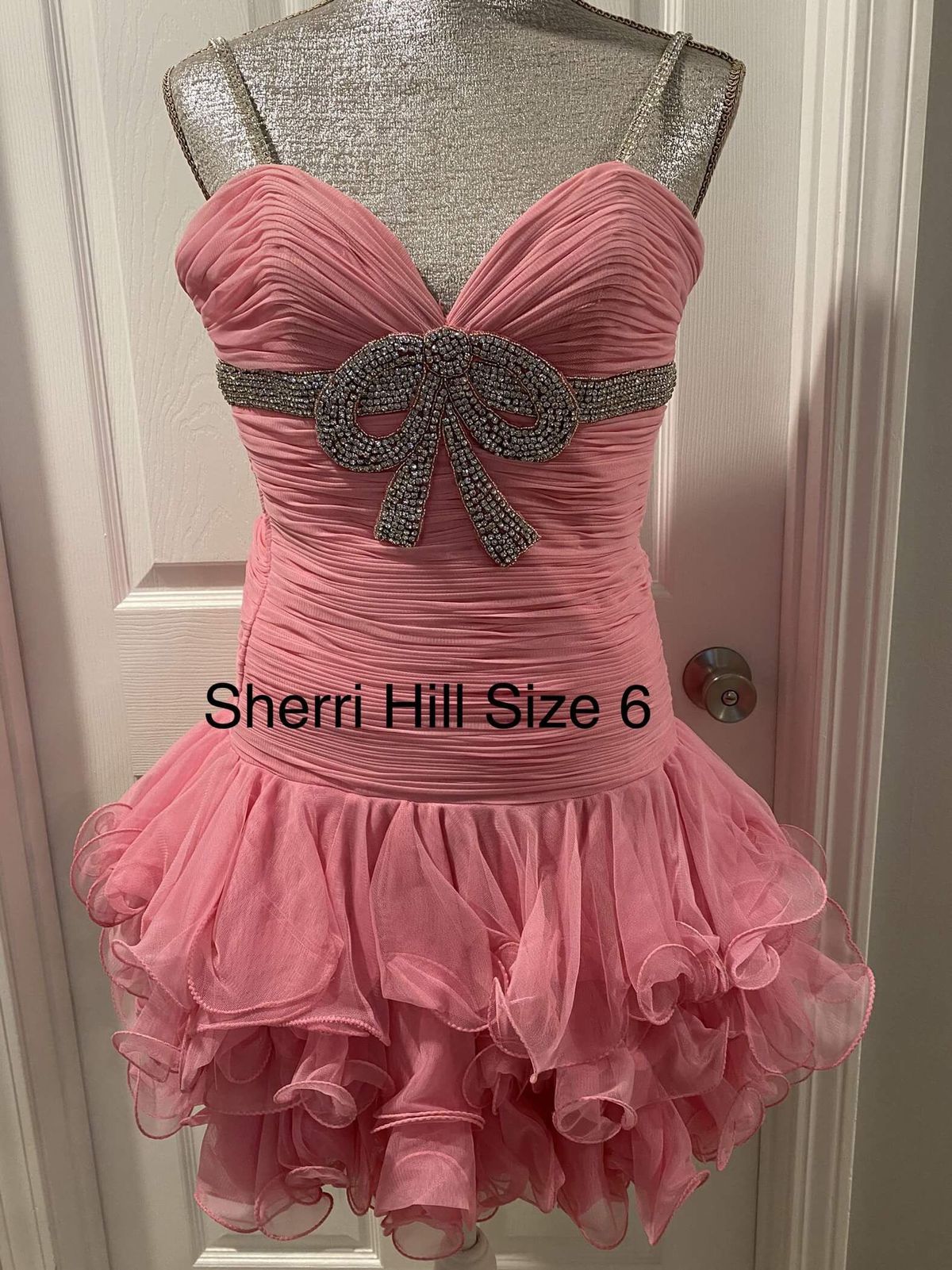 Size 6 Homecoming Sequined Light Pink Cocktail Dress on Queenly