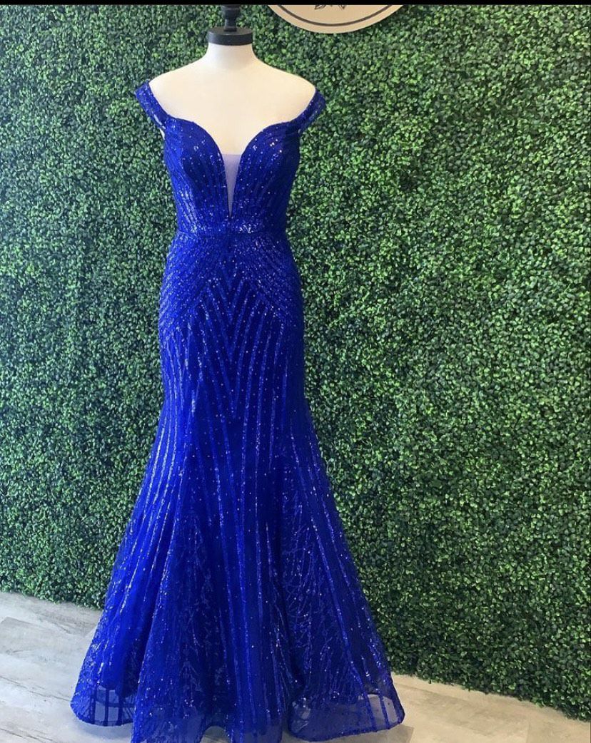 Size 4 Prom Plunge Royal Blue Mermaid Dress on Queenly