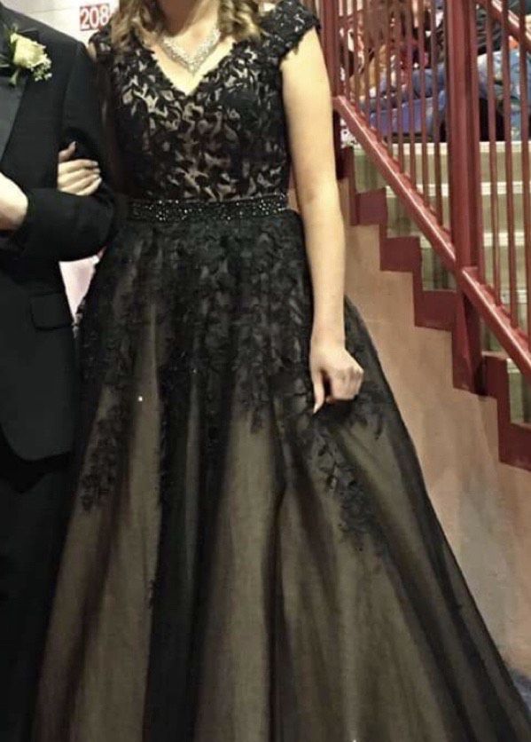 Sherri Hill Size 6 Prom Black Dress With Train on Queenly