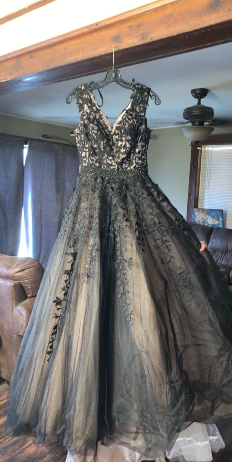 Sherri Hill Size 6 Prom Black Dress With Train on Queenly