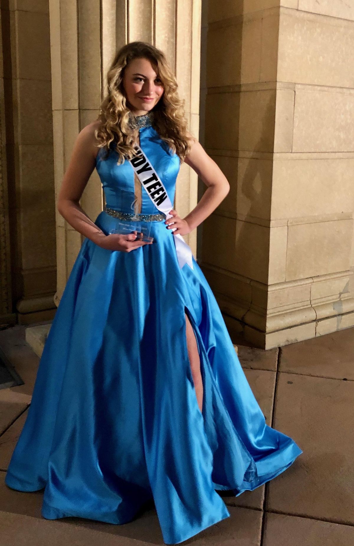 Sherri Hill Size 4 Prom Halter Blue Ball Gown on Queenly