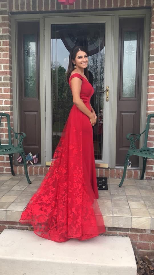 Ellie Wilde Size 4 Prom Lace Red Floor Length Maxi on Queenly