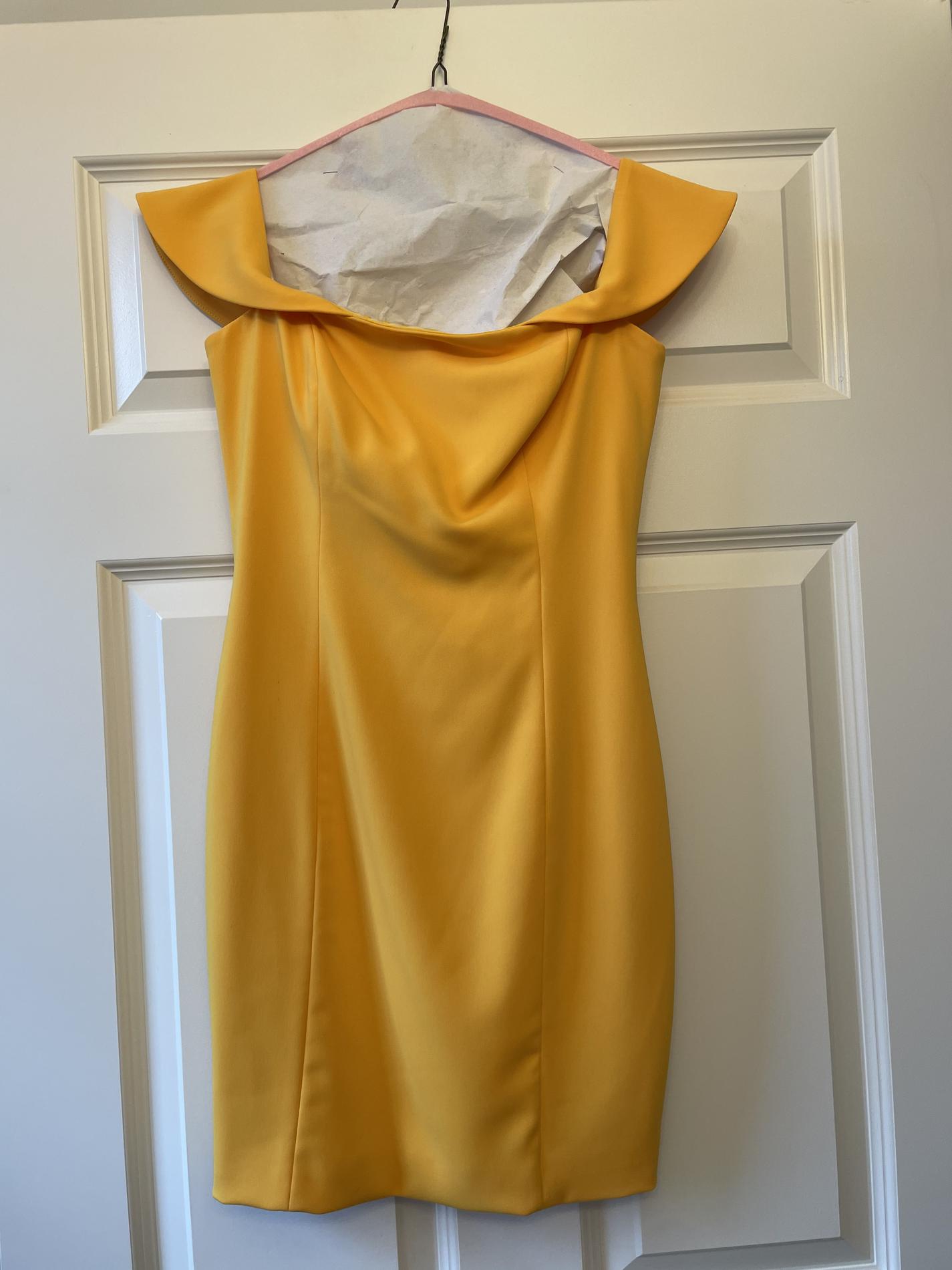 Size 2 Homecoming Off The Shoulder Yellow Cocktail Dress on Queenly