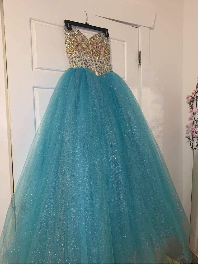 Size 0 Prom Plunge Sequined Multicolor Ball Gown on Queenly