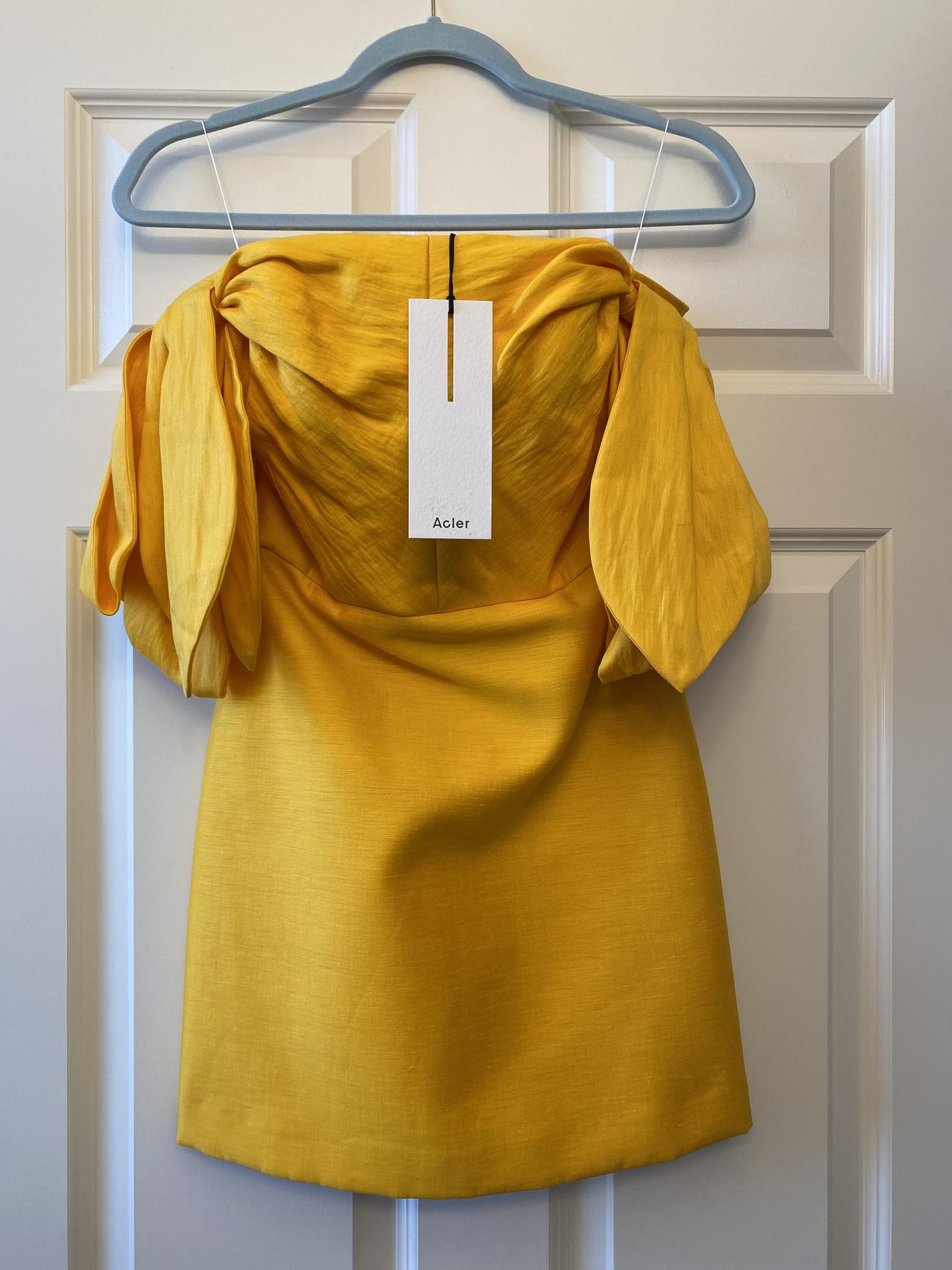 Size 2 Homecoming Off The Shoulder Yellow Cocktail Dress on Queenly