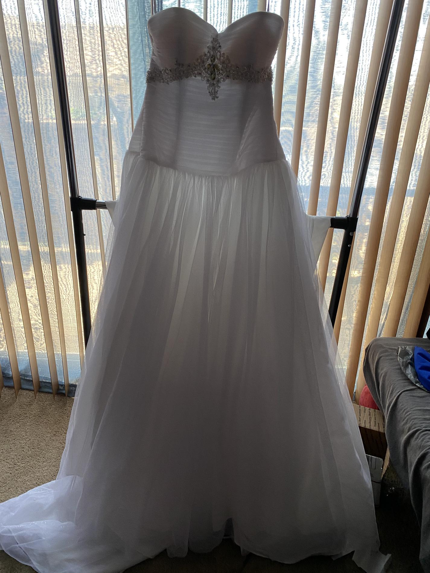 Size 4 Wedding Strapless White Ball Gown on Queenly