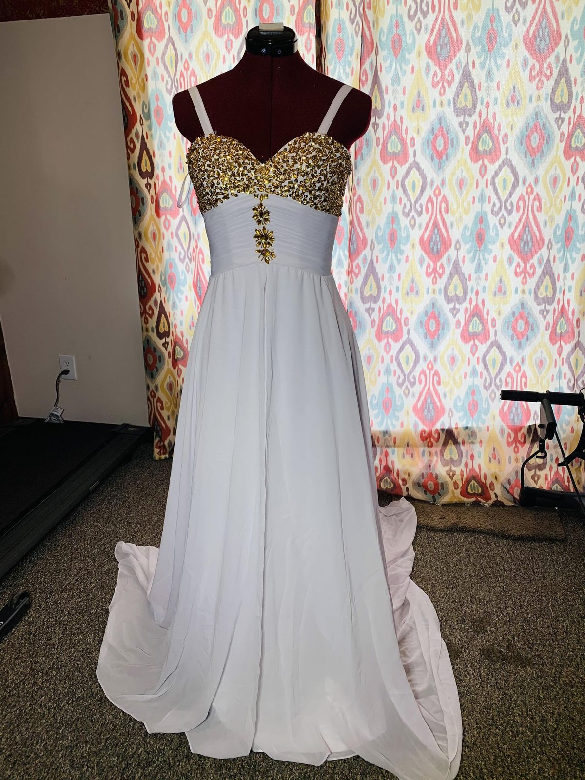 Size 2 Prom White A-line Dress on Queenly