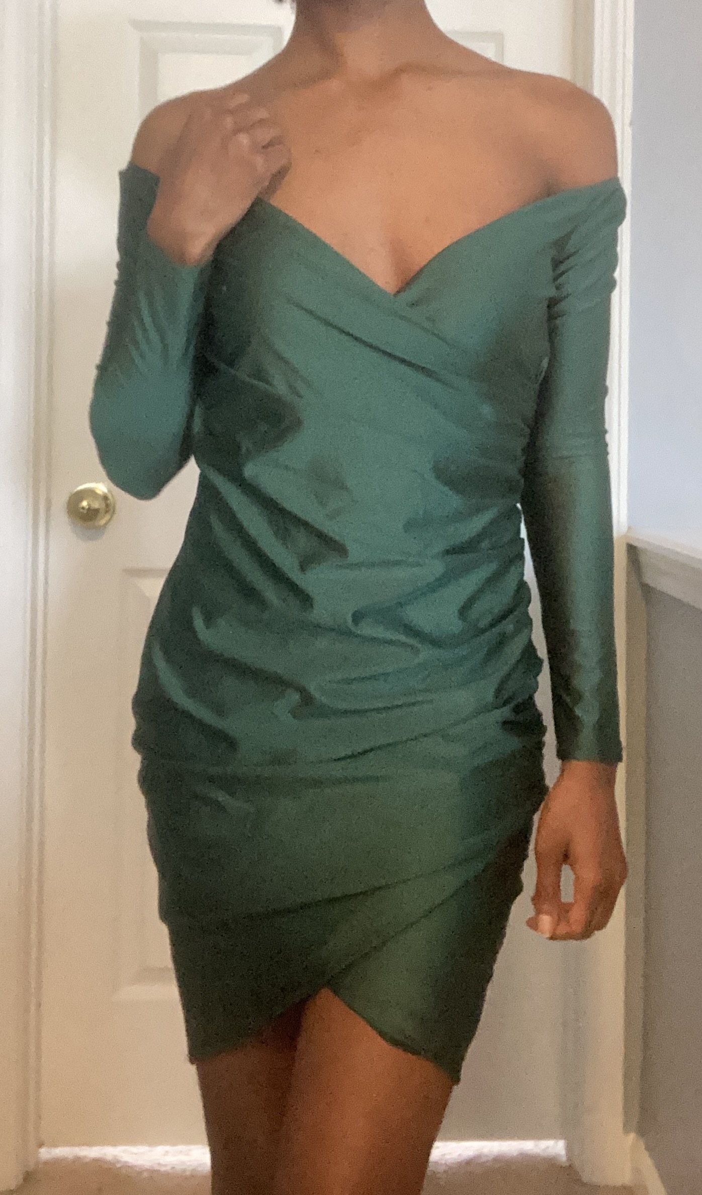 Size 2 Off The Shoulder Green Cocktail Dress on Queenly