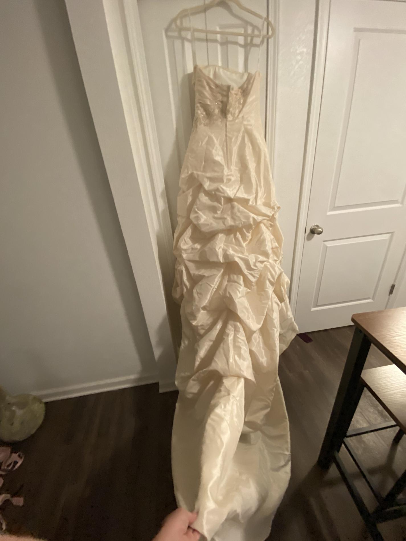 Size 6 Strapless White Ball Gown on Queenly