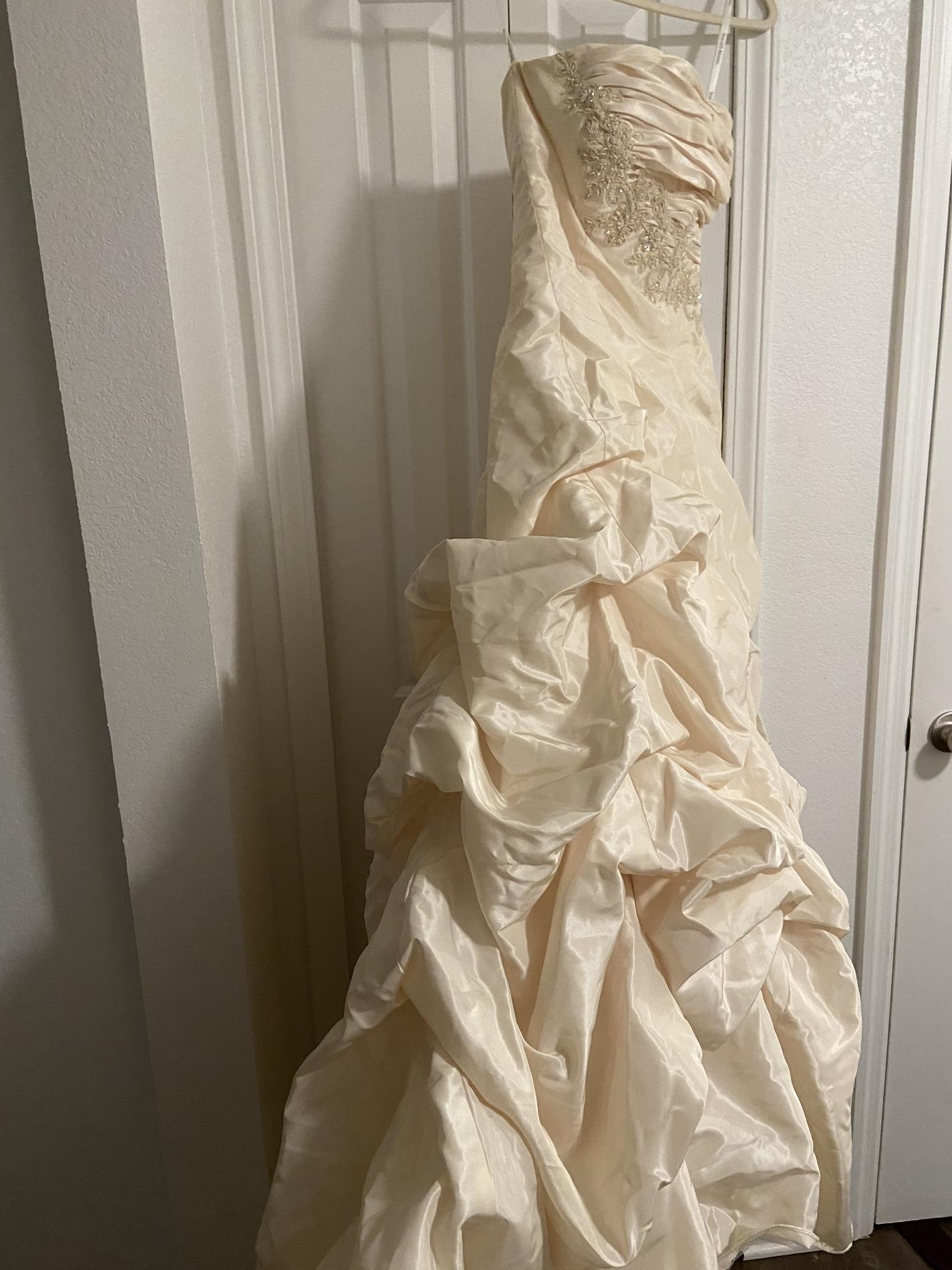Size 6 Strapless White Ball Gown on Queenly