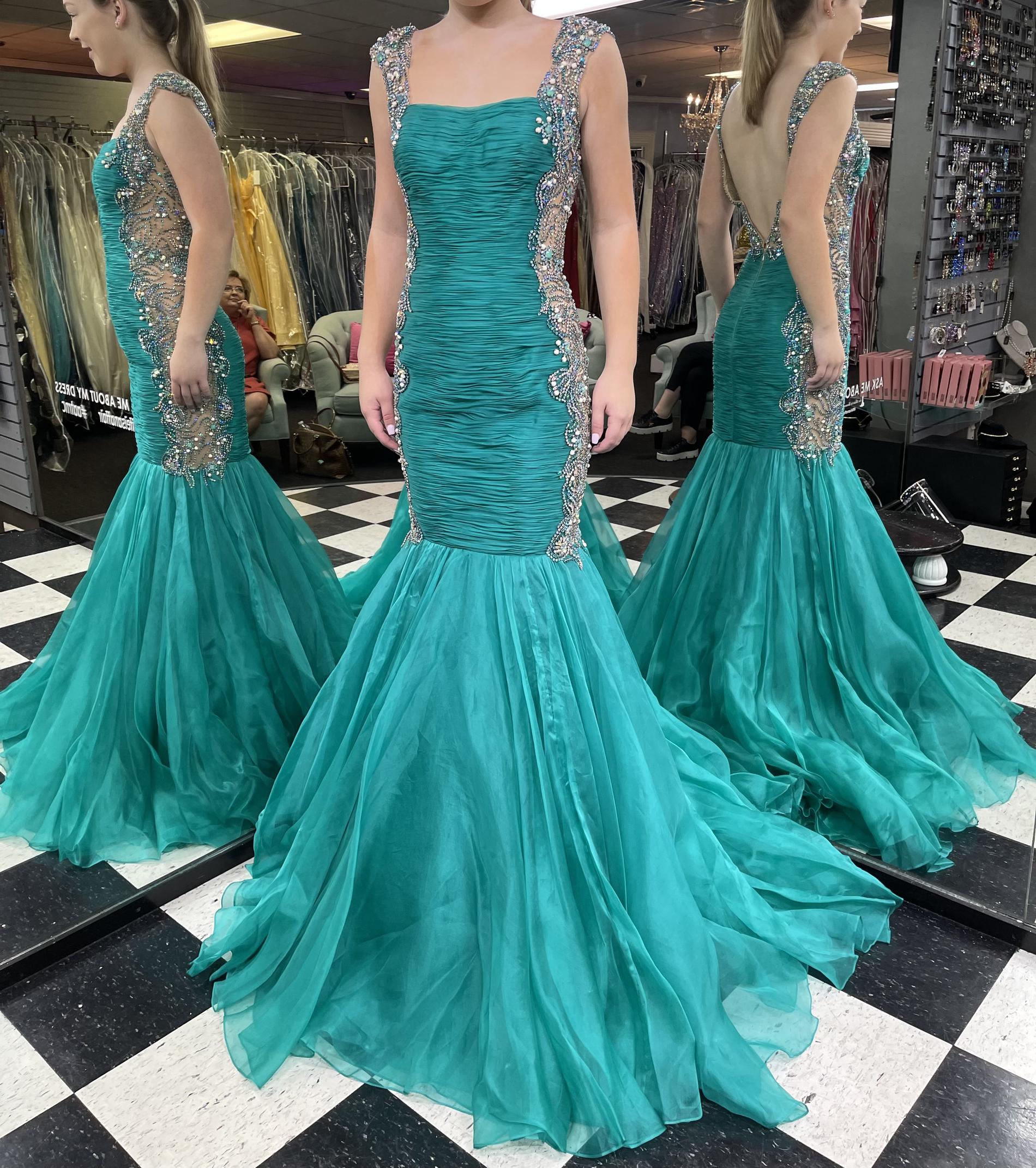 Size 2 Prom Cap Sleeve Sequined Green Mermaid Dress on Queenly