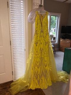 Size 2 Pageant Yellow Dress With Train on Queenly