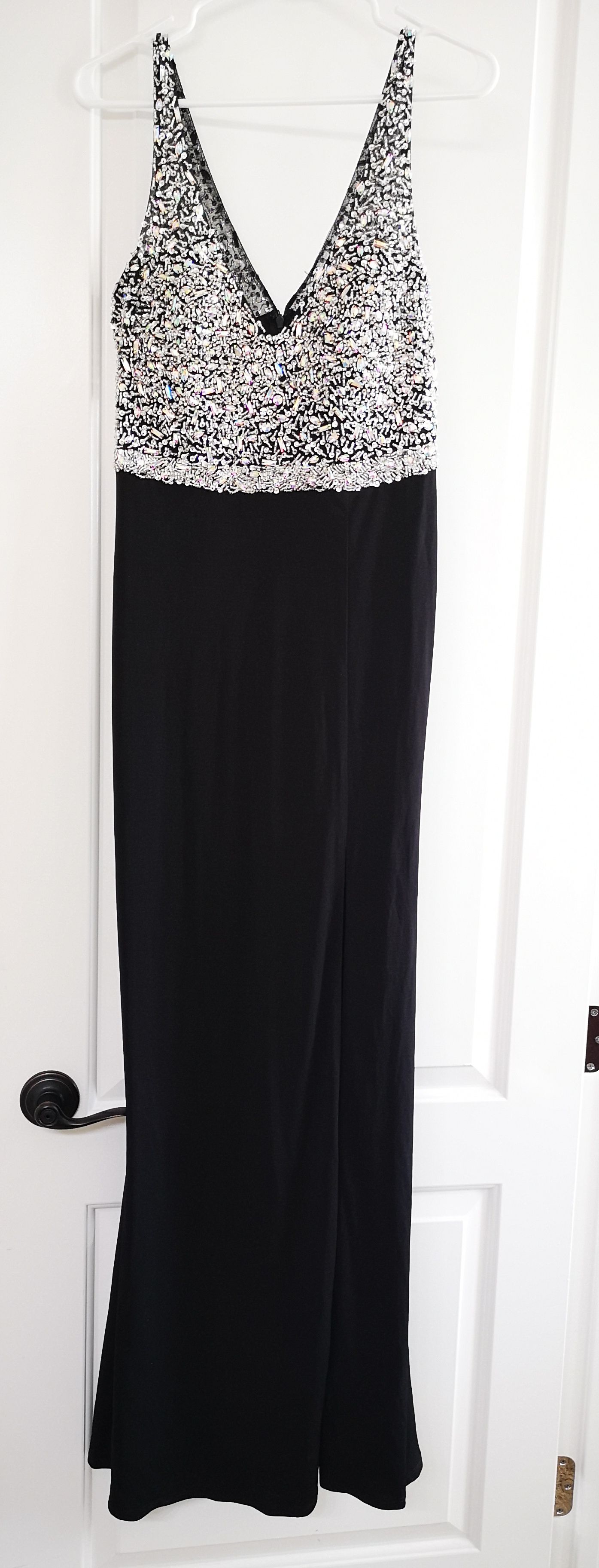 Size 8 Prom Plunge Sequined Black Side Slit Dress on Queenly
