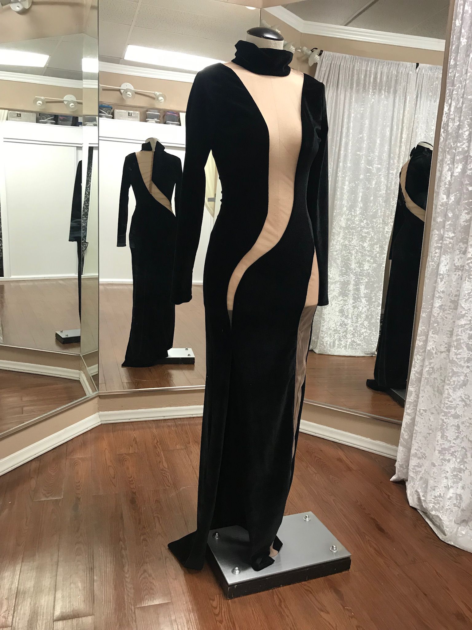 Larissa Couture LV Size 4 Black Side Slit Dress on Queenly