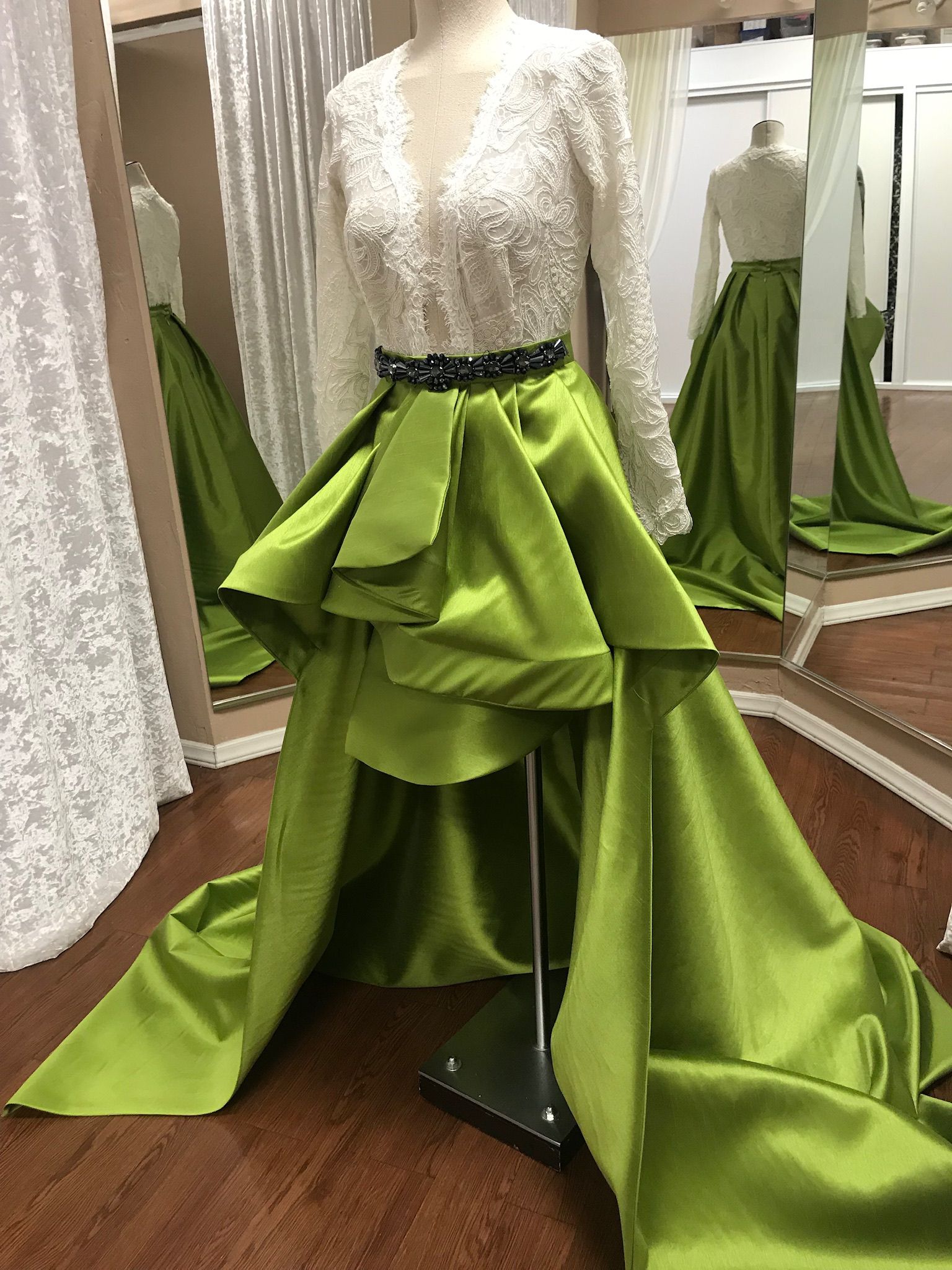 Larissa Couture LV Size 2 Plunge Lace Navy Green Ball Gown on Queenly
